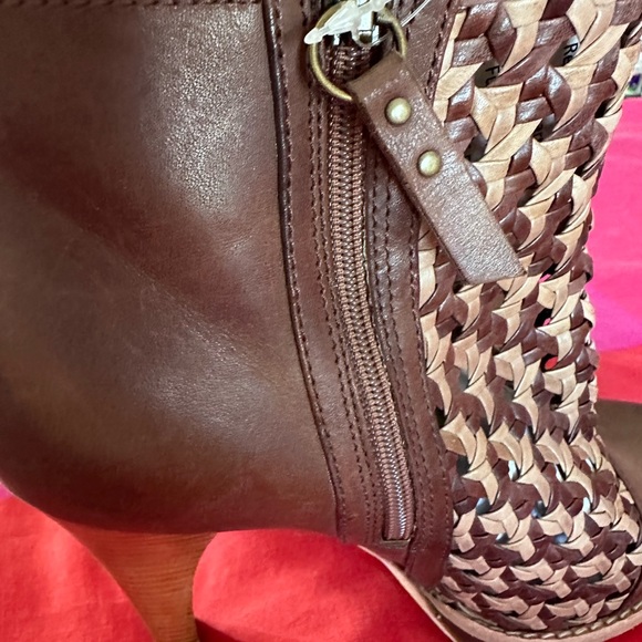 UGG Australia Maliha Woven Chocolate Brown Leather Ankle Boots Size 9 NEW - Picture 11 of 13